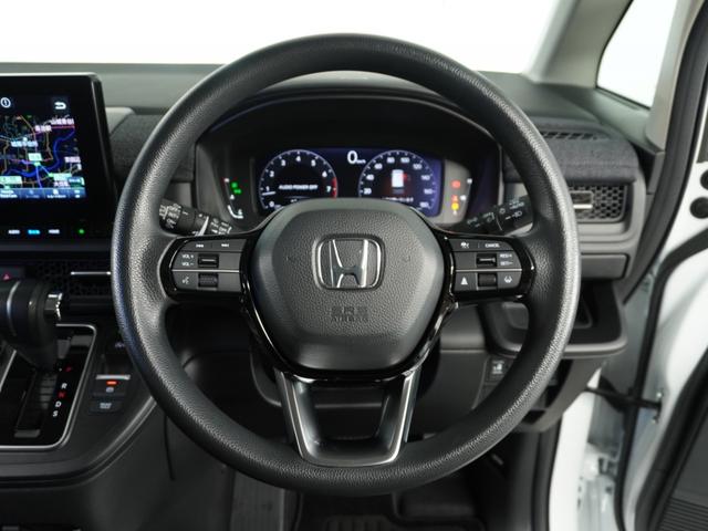 ステップワゴン エアー　１オ－ナ－　ナビ　後席モニタ　Ｒカメ　ＥＴＣ　両電扉　ＢＴ　後席シェード　運転席ハイトアジャスターシート　液晶メーター　インテリア内装黒　サイドバイザー　二列目キャプテンシート　電動サイドブレーキ（9枚目）