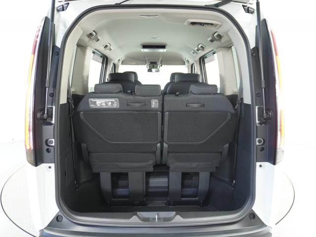 ステップワゴン エアー　１オ－ナ－　ナビ　後席モニタ　Ｒカメ　ＥＴＣ　両電扉　ＢＴ　後席シェード　運転席ハイトアジャスターシート　液晶メーター　インテリア内装黒　サイドバイザー　二列目キャプテンシート　電動サイドブレーキ（18枚目）