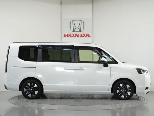 ステップワゴン エアー　１オ－ナ－　ナビ　後席モニタ　Ｒカメ　ＥＴＣ　両電扉　ＢＴ　後席シェード　運転席ハイトアジャスターシート　液晶メーター　インテリア内装黒　サイドバイザー　二列目キャプテンシート　電動サイドブレーキ（26枚目）