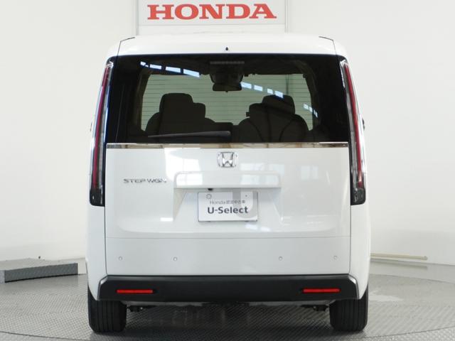 ステップワゴン エアー　１オ－ナ－　ナビ　後席モニタ　Ｒカメ　ＥＴＣ　両電扉　ＢＴ　後席シェード　運転席ハイトアジャスターシート　液晶メーター　インテリア内装黒　サイドバイザー　二列目キャプテンシート　電動サイドブレーキ（28枚目）