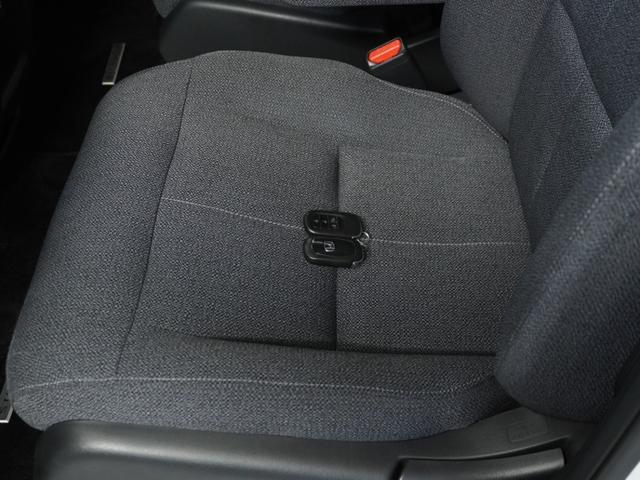 ステップワゴン エアー　１オ－ナ－　ナビ　後席モニタ　Ｒカメ　ＥＴＣ　両電扉　ＢＴ　後席シェード　運転席ハイトアジャスターシート　液晶メーター　インテリア内装黒　サイドバイザー　二列目キャプテンシート　電動サイドブレーキ（35枚目）