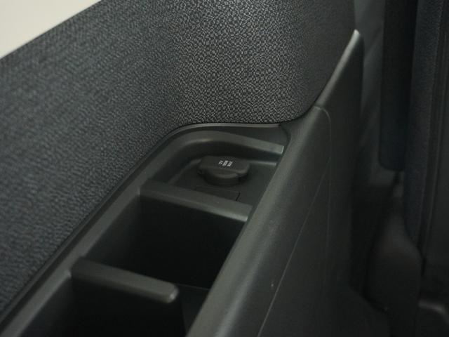 ステップワゴン エアー　１オ－ナ－　ナビ　後席モニタ　Ｒカメ　ＥＴＣ　両電扉　ＢＴ　後席シェード　運転席ハイトアジャスターシート　液晶メーター　インテリア内装黒　サイドバイザー　二列目キャプテンシート　電動サイドブレーキ（42枚目）