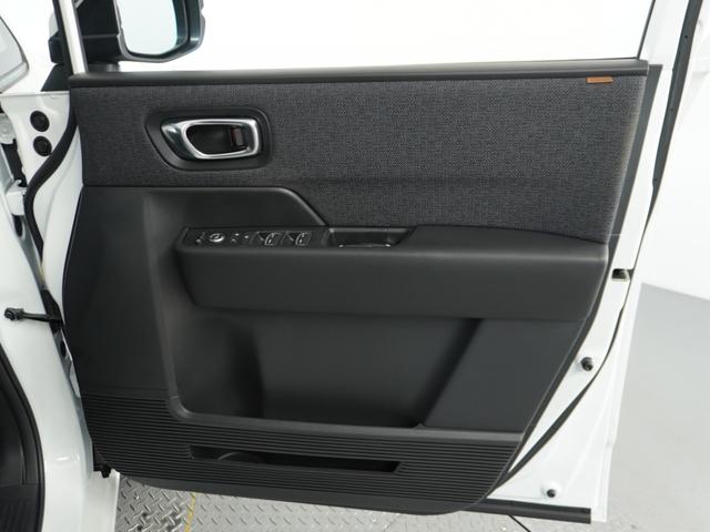 ステップワゴン エアー　１オ－ナ－　ナビ　後席モニタ　Ｒカメ　ＥＴＣ　両電扉　ＢＴ　後席シェード　運転席ハイトアジャスターシート　液晶メーター　インテリア内装黒　サイドバイザー　二列目キャプテンシート　電動サイドブレーキ（44枚目）