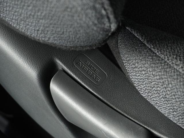 ステップワゴン エアー　１オ－ナ－　ナビ　後席モニタ　Ｒカメ　ＥＴＣ　両電扉　ＢＴ　後席シェード　運転席ハイトアジャスターシート　液晶メーター　インテリア内装黒　サイドバイザー　二列目キャプテンシート　電動サイドブレーキ（45枚目）