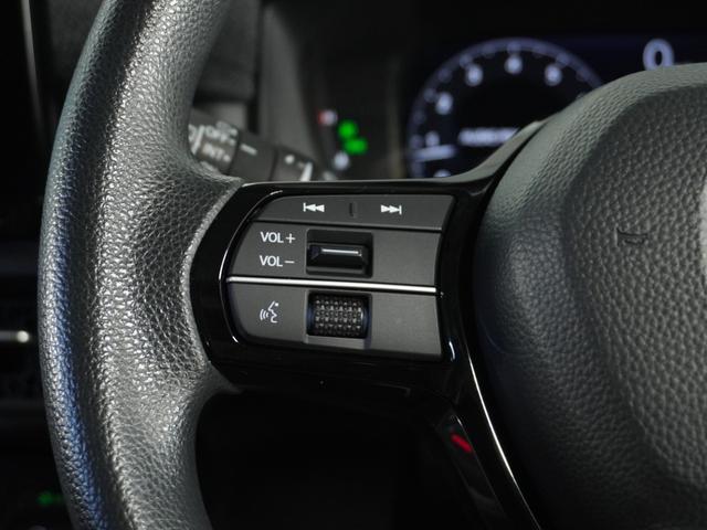 ステップワゴン エアー　１オ－ナ－　ナビ　後席モニタ　Ｒカメ　ＥＴＣ　両電扉　ＢＴ　後席シェード　運転席ハイトアジャスターシート　液晶メーター　インテリア内装黒　サイドバイザー　二列目キャプテンシート　電動サイドブレーキ（52枚目）