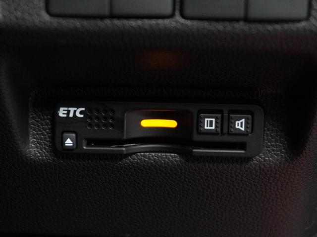 フリード Ｇ・ホンダセンシング　１オ－ナ－　ナビ　Ｒカメ　ＥＴＣ　両電扉　ＢＴ　地デジ　ＬＥＤ　後席シェード　マッドガード　インテリア内装ブラック　合皮コンビシート　サイドバイザー　二列目キャプテンシート　革巻ステアリング（4枚目）