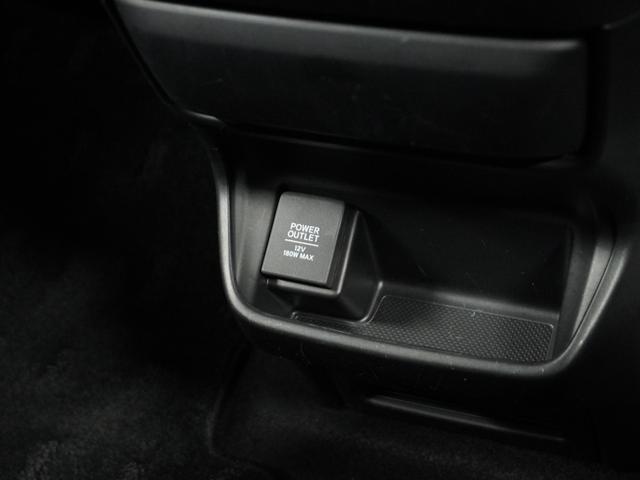 フリード Ｇ・ホンダセンシング　１オ－ナ－　ナビ　Ｒカメ　ＥＴＣ　両電扉　ＢＴ　地デジ　ＬＥＤ　後席シェード　マッドガード　インテリア内装ブラック　合皮コンビシート　サイドバイザー　二列目キャプテンシート　革巻ステアリング（6枚目）
