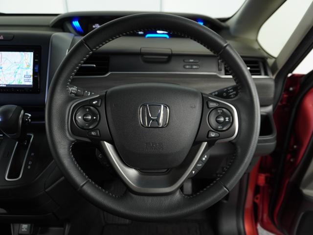 フリード Ｇ・ホンダセンシング　１オ－ナ－　ナビ　Ｒカメ　ＥＴＣ　両電扉　ＢＴ　地デジ　ＬＥＤ　後席シェード　マッドガード　インテリア内装ブラック　合皮コンビシート　サイドバイザー　二列目キャプテンシート　革巻ステアリング（8枚目）