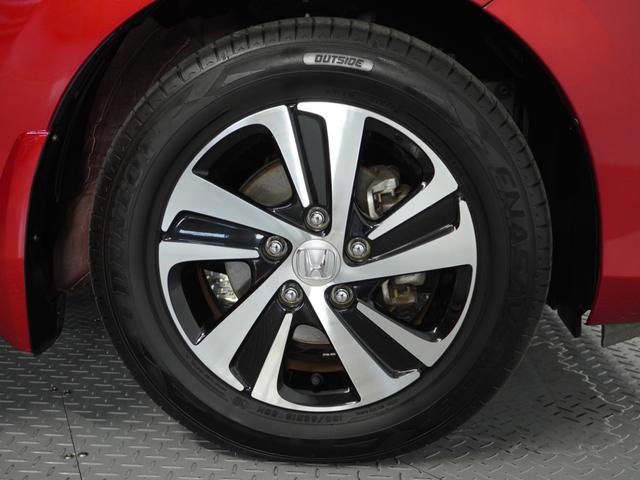 フリード Ｇ・ホンダセンシング　１オ－ナ－　ナビ　Ｒカメ　ＥＴＣ　両電扉　ＢＴ　地デジ　ＬＥＤ　後席シェード　マッドガード　インテリア内装ブラック　合皮コンビシート　サイドバイザー　二列目キャプテンシート　革巻ステアリング（17枚目）