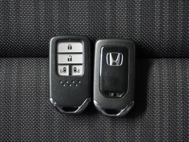 フリード Ｇ・ホンダセンシング　１オ－ナ－　ナビ　Ｒカメ　ＥＴＣ　両電扉　ＢＴ　地デジ　ＬＥＤ　後席シェード　マッドガード　インテリア内装ブラック　合皮コンビシート　サイドバイザー　二列目キャプテンシート　革巻ステアリング（18枚目）