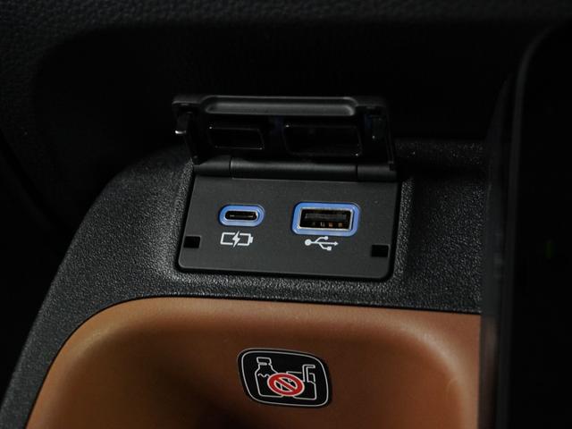 シエンタ ハイブリッドＺ　１オ－ナ－　ナビ　全周囲カメ　ＥＴＣ　両電扉　ＢＴ　地デジ　後席サーキュレーター　ステアリングヒーター　後席シェード　アースカラー　ブラインドスポットモニター　シートバックテーブル　シートヒーター（6枚目）