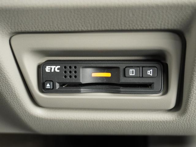 ステップワゴン Ｇホンダセンシング　１オ－ナ－　両電扉　ナビ　Ｒカメラ　ＥＴＣ　サイドバイザー　後席シェード　インテリア内装アイボリー　シートバックテーブル　デジタルメーター　三列シート　二列目キャプテンシート　ＬＥＤヘッドライト（5枚目）