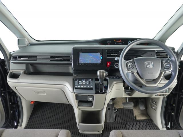 ステップワゴン Ｇホンダセンシング　１オ－ナ－　両電扉　ナビ　Ｒカメラ　ＥＴＣ　サイドバイザー　後席シェード　インテリア内装アイボリー　シートバックテーブル　デジタルメーター　三列シート　二列目キャプテンシート　ＬＥＤヘッドライト（6枚目）