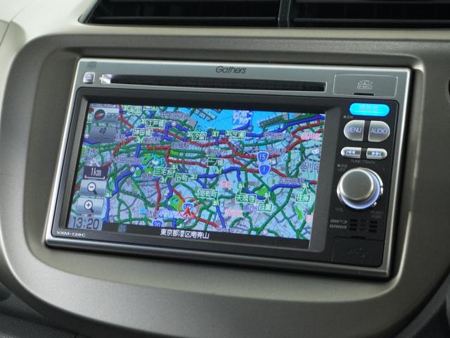 フィットハイブリッド スマートセレクション　ナビ　Ｒカメ　ＥＴＣ　クルコン　ＵＳＢ接続　ＣＤ再生　サイドバイザー　運転席ハイトアジャスターシート　インテリア内装ブラック　革巻ステアリング　スマートキー　フロントグラデーションガラス（2枚目）