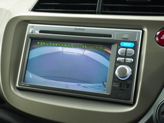 フィットハイブリッド スマートセレクション　ナビ　Ｒカメ　ＥＴＣ　クルコン　ＵＳＢ接続　ＣＤ再生　サイドバイザー　運転席ハイトアジャスターシート　インテリア内装ブラック　革巻ステアリング　スマートキー　フロントグラデーションガラス（3枚目）