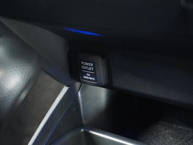 フィットハイブリッド スマートセレクション　ナビ　Ｒカメ　ＥＴＣ　クルコン　ＵＳＢ接続　ＣＤ再生　サイドバイザー　運転席ハイトアジャスターシート　インテリア内装ブラック　革巻ステアリング　スマートキー　フロントグラデーションガラス（5枚目）