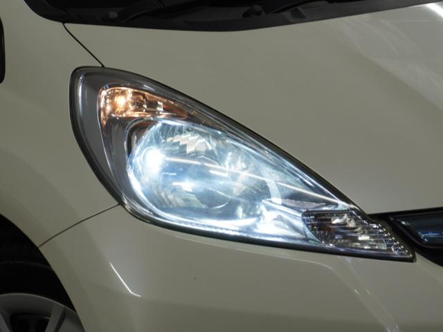 フィットハイブリッド スマートセレクション　ナビ　Ｒカメ　ＥＴＣ　クルコン　ＵＳＢ接続　ＣＤ再生　サイドバイザー　運転席ハイトアジャスターシート　インテリア内装ブラック　革巻ステアリング　スマートキー　フロントグラデーションガラス（12枚目）