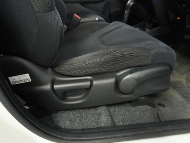 フィットハイブリッド スマートセレクション　ナビ　Ｒカメ　ＥＴＣ　クルコン　ＵＳＢ接続　ＣＤ再生　サイドバイザー　運転席ハイトアジャスターシート　インテリア内装ブラック　革巻ステアリング　スマートキー　フロントグラデーションガラス（38枚目）