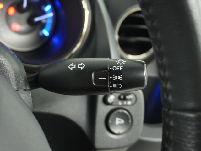 フィットハイブリッド スマートセレクション　ナビ　Ｒカメ　ＥＴＣ　クルコン　ＵＳＢ接続　ＣＤ再生　サイドバイザー　運転席ハイトアジャスターシート　インテリア内装ブラック　革巻ステアリング　スマートキー　フロントグラデーションガラス（45枚目）