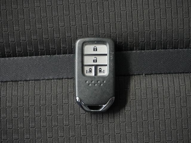 ステップワゴンスパーダ スパーダホンダセンシング　ナビ　Ｄレコ　Ｒカメ　ＥＴＣ２．０　両電扉　ＢＴ接続　ＬＥＤ　インテリア内装黒　運転席ハイトアジャスターシート　後席シェード　二列目ベンチシート　パドルシフト　デジタルメーター　革巻ステアリング（20枚目）