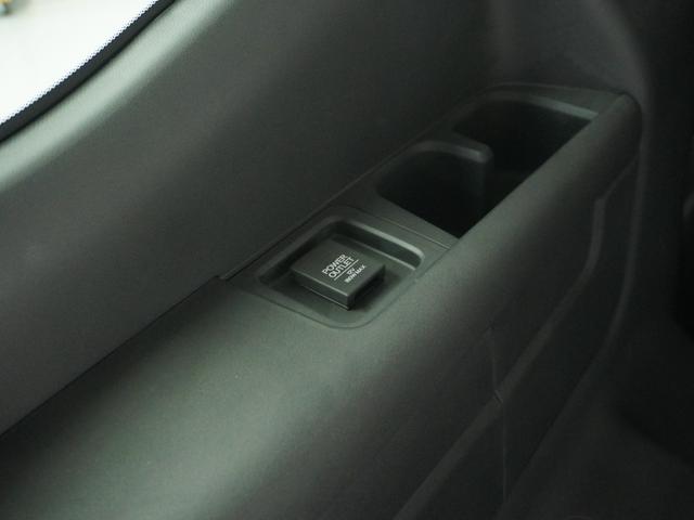 ステップワゴンスパーダ スパーダホンダセンシング　ナビ　Ｄレコ　Ｒカメ　ＥＴＣ２．０　両電扉　ＢＴ接続　ＬＥＤ　インテリア内装黒　運転席ハイトアジャスターシート　後席シェード　二列目ベンチシート　パドルシフト　デジタルメーター　革巻ステアリング（43枚目）