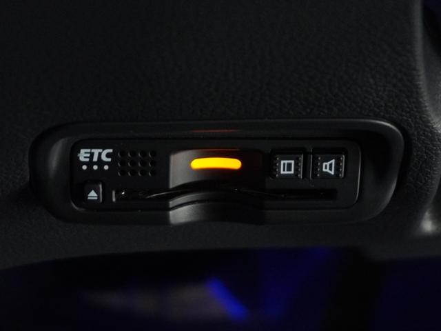 ヴェゼル ハイブリッドＺ・ホンダセンシング　ナビ　Ｒカメ　ＥＴＣ　クルコン　ＢＴ　地デジ　シートヒーター　ブレーキホールド付電動パーキングブレーキ　インテリア内装ブラック　運転席ハイトアジャスターシート　サイドバイザー　合皮コンビシート（4枚目）
