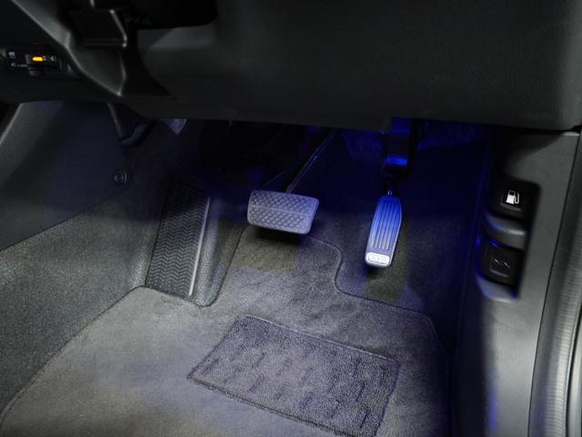 ヴェゼル ハイブリッドＺ・ホンダセンシング　ナビ　Ｒカメ　ＥＴＣ　クルコン　ＢＴ　地デジ　シートヒーター　ブレーキホールド付電動パーキングブレーキ　インテリア内装ブラック　運転席ハイトアジャスターシート　サイドバイザー　合皮コンビシート（50枚目）