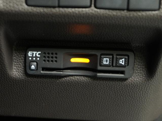 フリード Ｇ・ホンダセンシング　１オ－ナ－　ナビ　Ｒカメ　ＥＴＣ　両電扉　ＢＴ　地デジ　ＤＶＤ　シートヒーター　後席シェード　サイドバイザー　運転席ハイトアジャスターシート　二列目キャプテンシート　デジタルメーター　三列シート（4枚目）