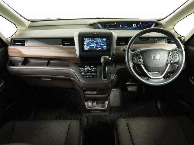フリード Ｇ・ホンダセンシング　１オ－ナ－　ナビ　Ｒカメ　ＥＴＣ　両電扉　ＢＴ　地デジ　ＤＶＤ　シートヒーター　後席シェード　サイドバイザー　運転席ハイトアジャスターシート　二列目キャプテンシート　デジタルメーター　三列シート（7枚目）