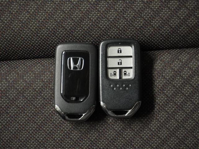 フリード Ｇ・ホンダセンシング　１オ－ナ－　ナビ　Ｒカメ　ＥＴＣ　両電扉　ＢＴ　地デジ　ＤＶＤ　シートヒーター　後席シェード　サイドバイザー　運転席ハイトアジャスターシート　二列目キャプテンシート　デジタルメーター　三列シート（18枚目）