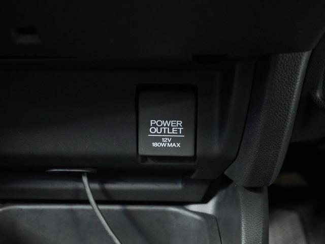 フィットハイブリッド Lパッケージ ナビ 地デジ DVD CD リアカメラ ETC インテリア内装ブラック 運転席ハイトアジャスターシート フロントグラデーションガラス アームレスト 合皮コンビシート 社外アルミホイル オートエアコン.(4枚目)