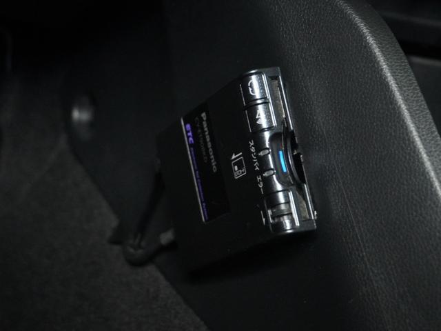 フィットハイブリッド Lパッケージ ナビ 地デジ DVD CD リアカメラ ETC インテリア内装ブラック 運転席ハイトアジャスターシート フロントグラデーションガラス アームレスト 合皮コンビシート 社外アルミホイル オートエアコン.(5枚目)