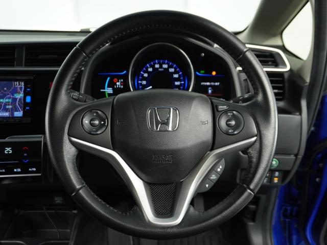 フィットハイブリッド Lパッケージ ナビ 地デジ DVD CD リアカメラ ETC インテリア内装ブラック 運転席ハイトアジャスターシート フロントグラデーションガラス アームレスト 合皮コンビシート 社外アルミホイル オートエアコン.(7枚目)