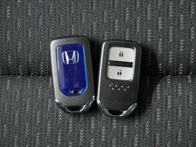 フィットハイブリッド Lパッケージ ナビ 地デジ DVD CD リアカメラ ETC インテリア内装ブラック 運転席ハイトアジャスターシート フロントグラデーションガラス アームレスト 合皮コンビシート 社外アルミホイル オートエアコン.(21枚目)