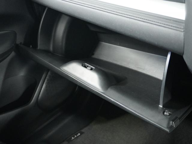 フィットハイブリッド Lパッケージ ナビ 地デジ DVD CD リアカメラ ETC インテリア内装ブラック 運転席ハイトアジャスターシート フロントグラデーションガラス アームレスト 合皮コンビシート 社外アルミホイル オートエアコン.(25枚目)