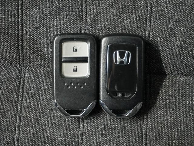 フィット e:HEVホーム20周年特別仕様車カーサ 1オ-ナ ナビ Rカメ Dレコ前後 ETC2.0 運転席ハイトアジャスターシート シートヒーター 合皮コンビシート サイドバイザー ウインカーミラー ブレーキホールド付電動パーキングブレーキ(21枚目)