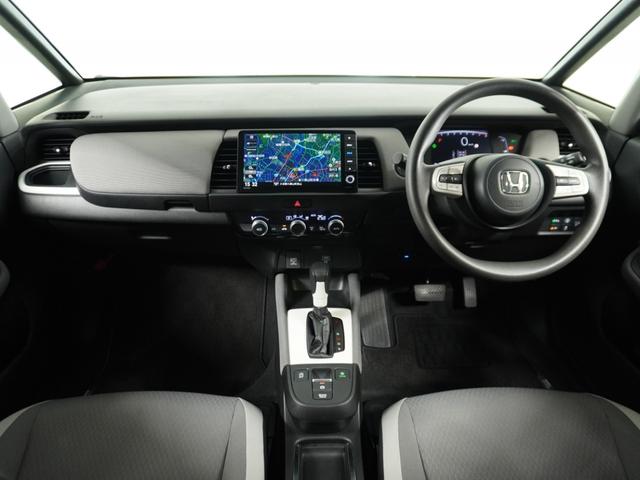 フィット クロスター 1オ-ナ- LED ナビ Rカメラ ETC ドライブレコーダー 運転席ハイトアジャスターシート フロントグラデーションガラス 液晶メーター サイドカーテンエアバック ツートンカラー オートエアコン.(8枚目)