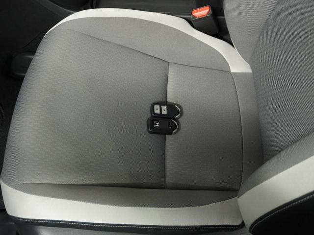 フィット クロスター 1オ-ナ- LED ナビ Rカメラ ETC ドライブレコーダー 運転席ハイトアジャスターシート フロントグラデーションガラス 液晶メーター サイドカーテンエアバック ツートンカラー オートエアコン.(54枚目)