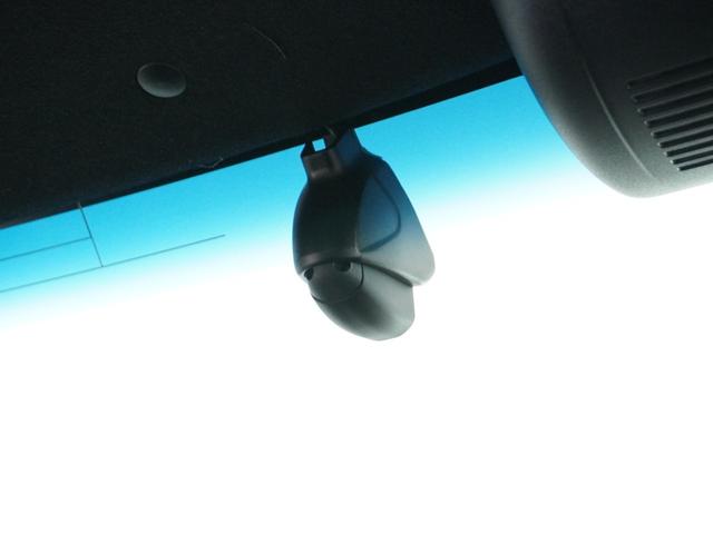 N-BOXカスタム L 1オ-ナ- ナビ Rカメ Dレコ ETC 両電扉 BT 地デジ 後席シェード 運転席ハイトアジャスターシート シートヒーター ブレーキホールド付電動パーキングブレーキ サイドカーテンエアバック(4枚目)