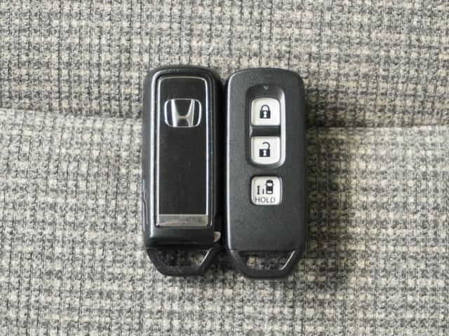 Ｎ－ＢＯＸ Ｇ・Ｌホンダセンシング　ナビ　Ｒカメ　ＥＴＣ　片電扉　ＢＴ接続　クルコン　ＬＥＤ　インテリア内装アイボリー　後席シェード　シートヒーター　ドアバイザー　運転席ハイトアジャスターシート　スマートキー　オートエアコン．（17枚目）