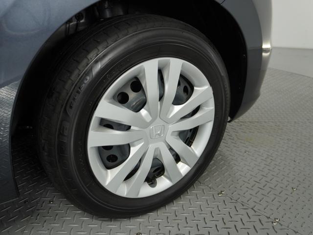 フィット e:HEVホーム 1オ-ナ- ナビ Rカメ ETC2.0 地デジ BT接続 LED 運転席ハイトアジャスターシート インテリア内装ブラック ブレーキホールド付電動パーキングブレーキ 合皮コンビシート オートエアコン.(17枚目)