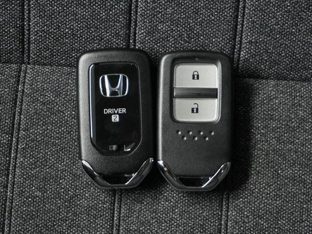 フィット e:HEVホーム 1オ-ナ- ナビ Rカメ ETC2.0 地デジ BT接続 LED 運転席ハイトアジャスターシート インテリア内装ブラック ブレーキホールド付電動パーキングブレーキ 合皮コンビシート オートエアコン.(18枚目)