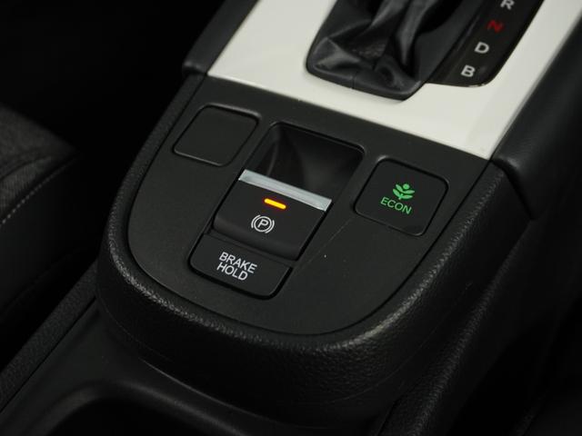 フィット e:HEVホーム 1オ-ナ- ナビ Rカメ ETC2.0 地デジ BT接続 LED 運転席ハイトアジャスターシート インテリア内装ブラック ブレーキホールド付電動パーキングブレーキ 合皮コンビシート オートエアコン.(22枚目)