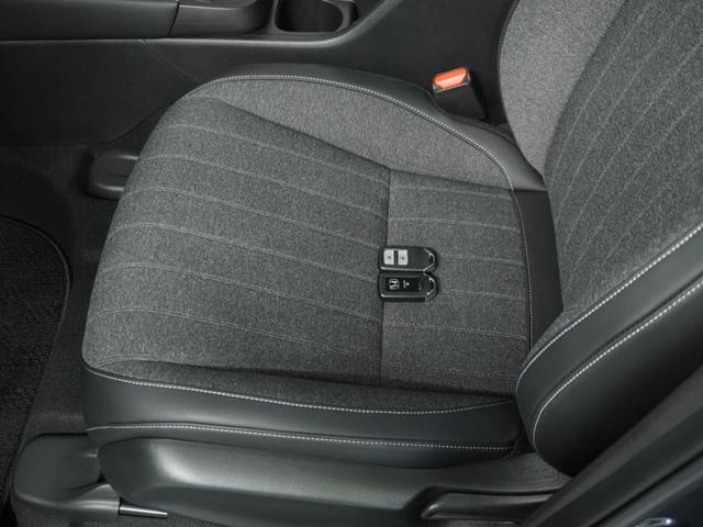 フィット e:HEVホーム 1オ-ナ- ナビ Rカメ ETC2.0 地デジ BT接続 LED 運転席ハイトアジャスターシート インテリア内装ブラック ブレーキホールド付電動パーキングブレーキ 合皮コンビシート オートエアコン.(31枚目)