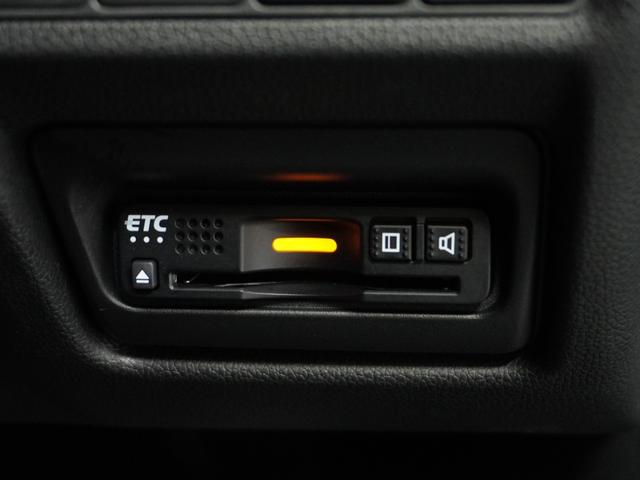 ステップワゴンスパーダ スパーダホンダセンシング ナビ 両側電動扉 バックカメラ ETC 三列シート サイドバイザー わくわくゲート 後席シェード 革巻ステアリング 運転席ハイトアジャスターシート デジパネ インテリア内装ブラック パドルシフト(4枚目)