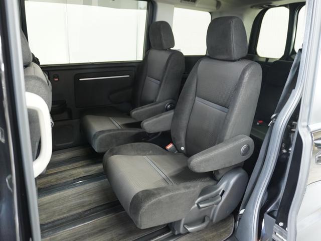 ステップワゴンスパーダ スパーダホンダセンシング ナビ 両側電動扉 バックカメラ ETC 三列シート サイドバイザー わくわくゲート 後席シェード 革巻ステアリング 運転席ハイトアジャスターシート デジパネ インテリア内装ブラック パドルシフト(11枚目)