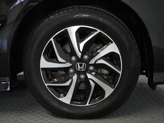 ステップワゴンスパーダ スパーダホンダセンシング ナビ 両側電動扉 バックカメラ ETC 三列シート サイドバイザー わくわくゲート 後席シェード 革巻ステアリング 運転席ハイトアジャスターシート デジパネ インテリア内装ブラック パドルシフト(17枚目)