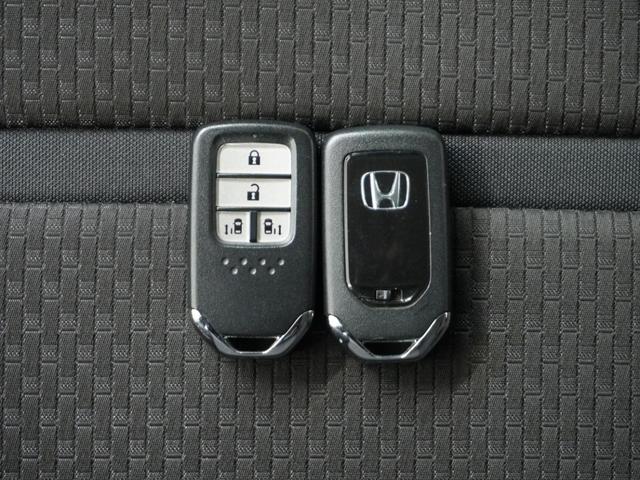 ステップワゴンスパーダ スパーダホンダセンシング ナビ 両側電動扉 バックカメラ ETC 三列シート サイドバイザー わくわくゲート 後席シェード 革巻ステアリング 運転席ハイトアジャスターシート デジパネ インテリア内装ブラック パドルシフト(18枚目)