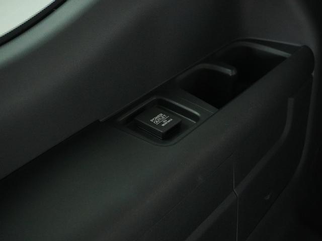 ステップワゴンスパーダ スパーダホンダセンシング ナビ 両側電動扉 バックカメラ ETC 三列シート サイドバイザー わくわくゲート 後席シェード 革巻ステアリング 運転席ハイトアジャスターシート デジパネ インテリア内装ブラック パドルシフト(42枚目)