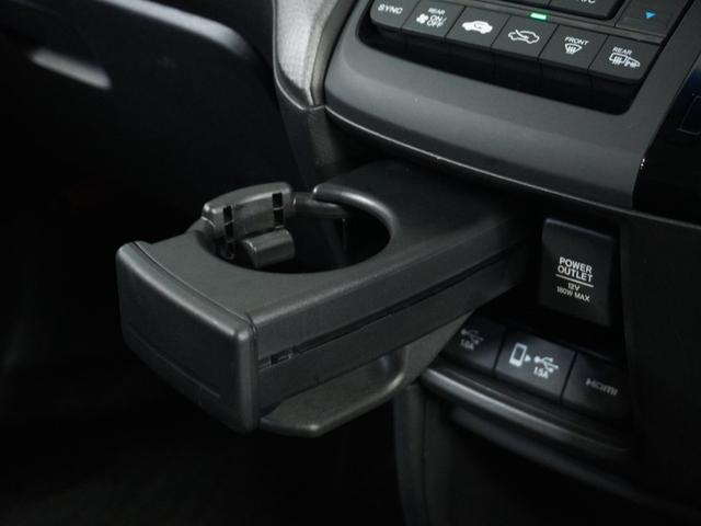 ステップワゴンスパーダ スパーダホンダセンシング ナビ 両側電動扉 バックカメラ ETC 三列シート サイドバイザー わくわくゲート 後席シェード 革巻ステアリング 運転席ハイトアジャスターシート デジパネ インテリア内装ブラック パドルシフト(63枚目)